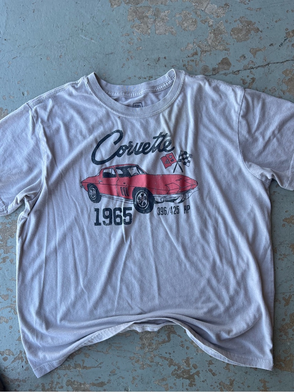 Corvette 1965 Graphic T-Shirt in White with Red Car XL